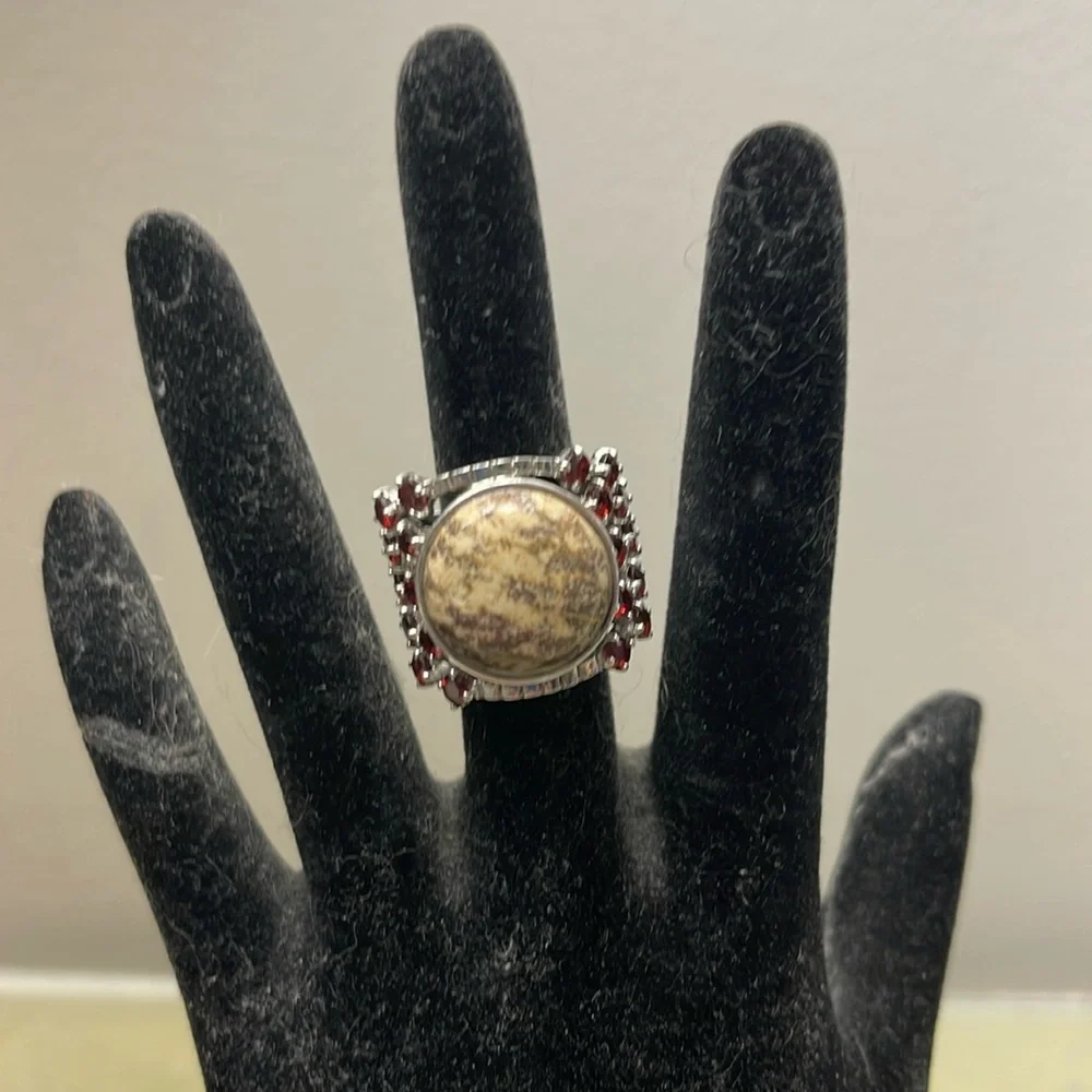 Jasper & garnet cocktail ring. - Picture 1 of 3